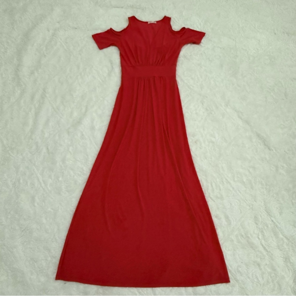 A'gaci Red Ribbed Cold Shoulder Maxi Dress